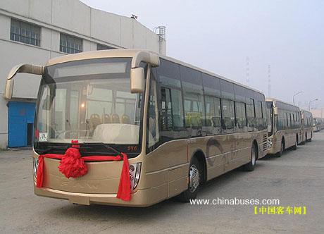 首批投放大连市公交运营的"靓哥"一汽12米豪华客车