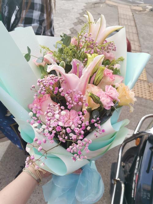 向日葵百合玫瑰混搭小花束