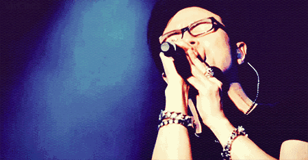 汪峰gif唱歌gif深情gif