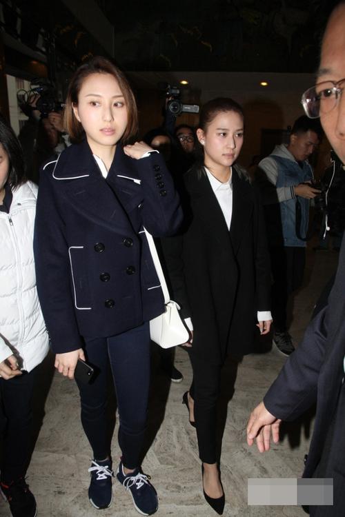三房女儿何超莲与何超云 另外,澳门现任特首崔世安,前特首何厚铧