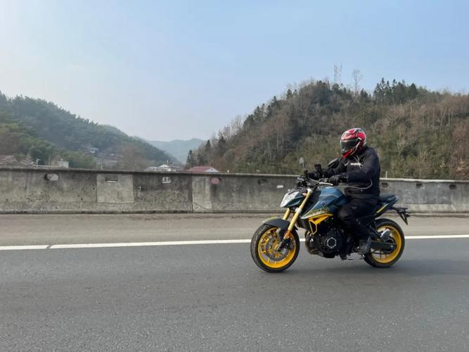 无极525r高速公路上的性能小钢炮