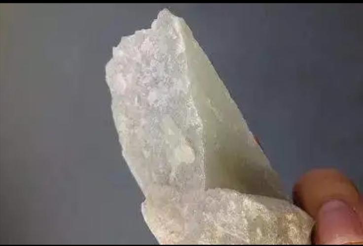 和田玉参差状断口
