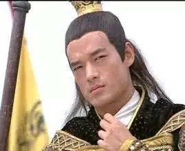 他是《少年包青天》利小刀,也是《隋唐英雄传》宇文成都.