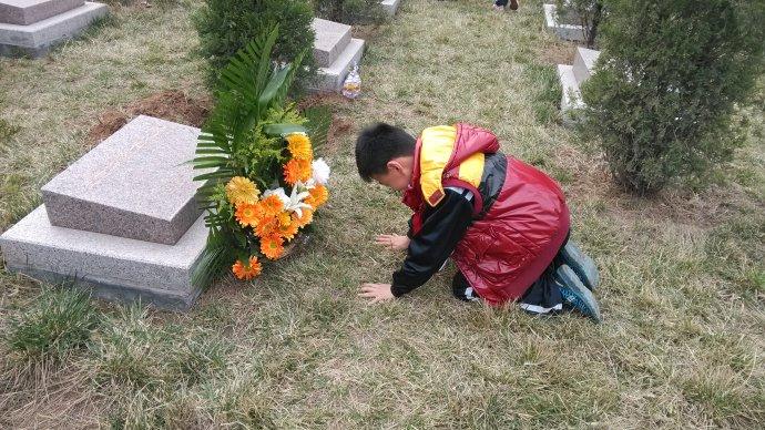 我眼中的附小之清明扫墓时20130403
