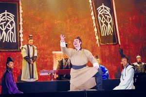 简介/《商鞅》 编辑 《商鞅》是上海话剧艺术中心创作排演的大型历史