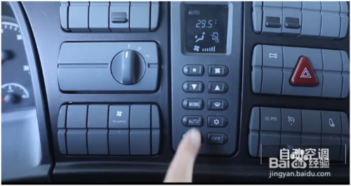 2 驾驶室采用了欧洲卡车人机工程学设计,优化升级,还拥有电控门窗