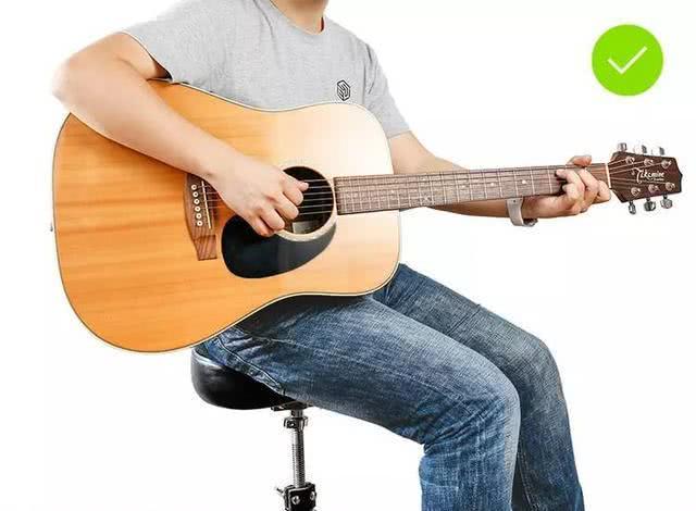 吉他自学第三课:弹奏前的准备和正确姿势