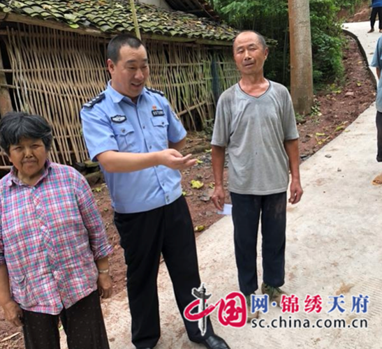 蓬溪县公安局40余名帮扶干部到荷叶乡开展脱贫攻坚"夏季战役"行动