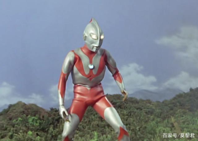 初代奥特曼01集:超人作战第一号,宇宙怪兽百慕拉登场