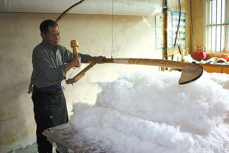 阿伦师傅的"温暖事业" 手工弹棉花 一干50年