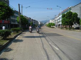 &nbsp; 三界镇位于嵊州市北部,剡溪下游,距市区19公里,东傍下王镇,南