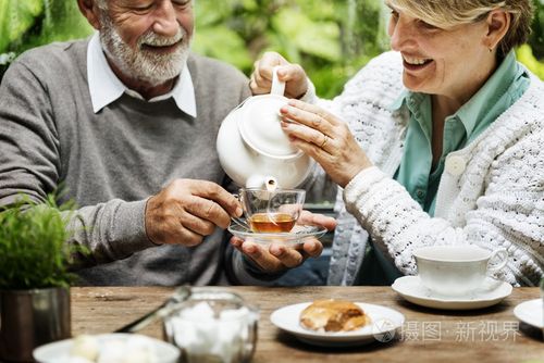 老夫妇去喝茶