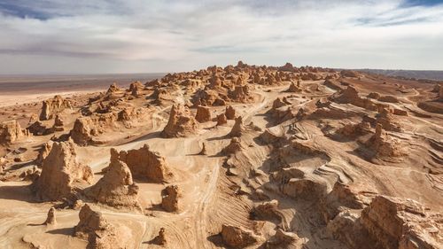 这里是青海俄博梁雅丹群,号称全球最像火星地貌的地方.