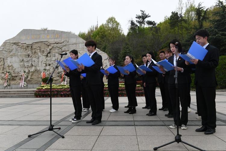 安徽省"红色传承·2019清明祭英烈"活动在合肥蜀山烈士陵园举行