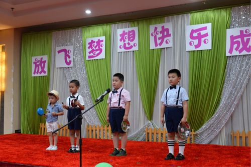三句半《夸夸幼儿园》