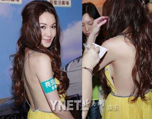 温碧霞大尺度露背装侧乳若隐若现.