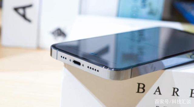 看来苹果的全身"无孔"计划又要推后了;另外,我要说的是iphone 13 pro