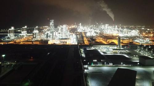 石油化工学工业区夜景航拍