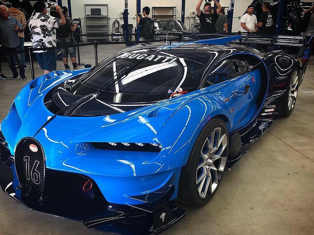 全球唯一的布加迪,曾是王子的代步车,换次胎60万,遥控