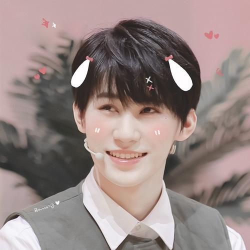 张真源我说你是人间的四月天笑如朗月入怀笑响点亮了四面风