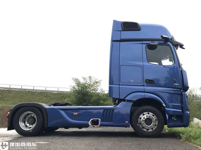 奔驰actros底盘打造还带简易马桶再带你看你一款欧洲卡车生活舱