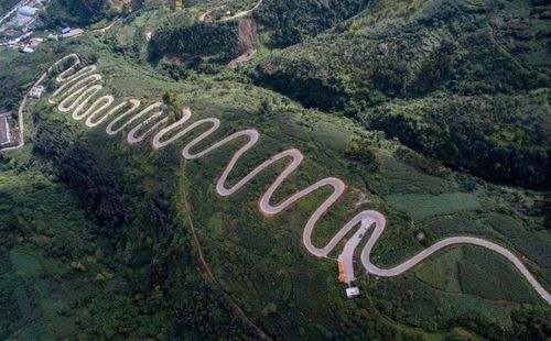 弯桐梓72道拐桐梓七十二道拐,是全国有名的"魔鬼路段",是国道210贵州