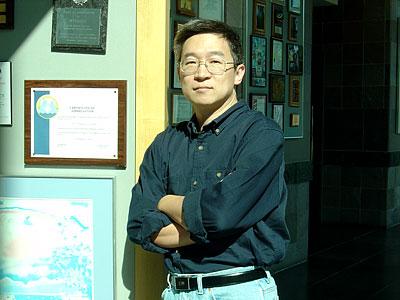 这是王强同志,牛人,写了圈子圈套3部曲.