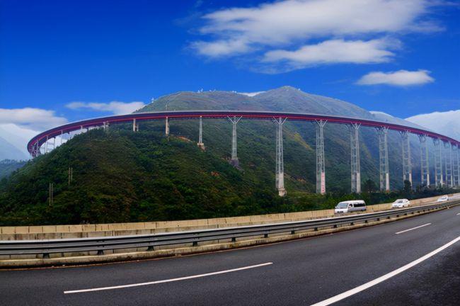 图为干海子特大桥