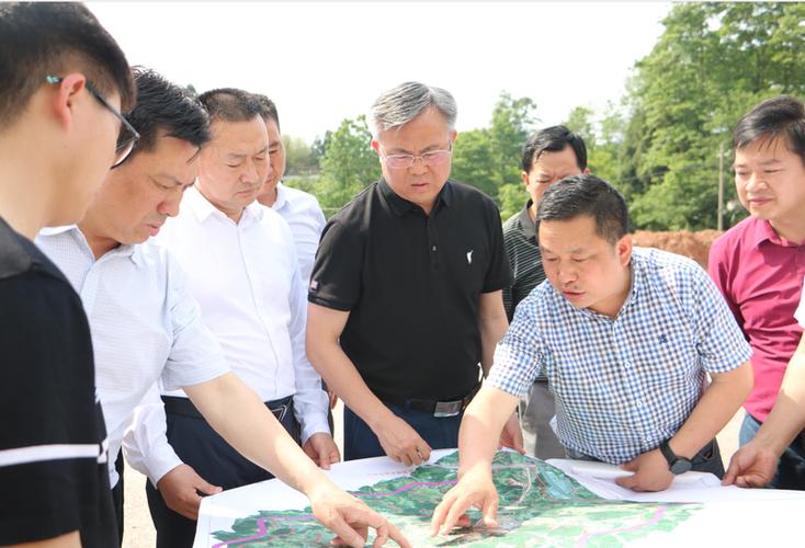 杨朝伟主持召开瓮安县新型工业化发展调研座谈会