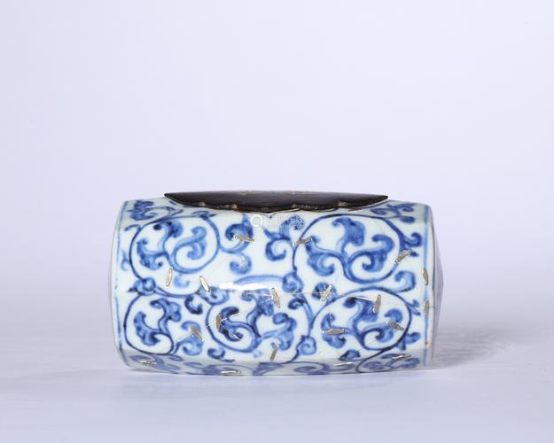 明宣德 青花卷草花卉长八方菱口鸟食罐