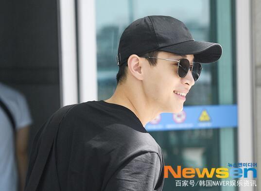 henry刘宪华:因行程需要前往中国上海,all black