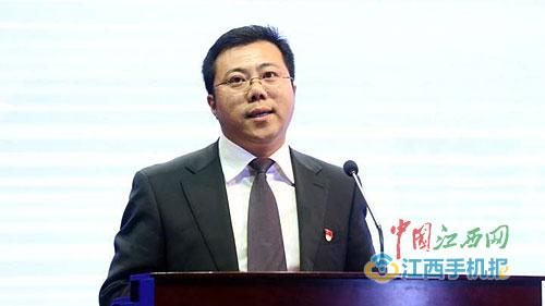 赣州市委组织部常务副部长张伟发布政策  摄影:王东)