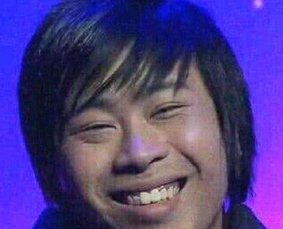 当时的卢本伟,不是被称为"伞兵一号"么?