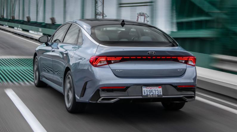 98米,轴距2.9米,2.0t 8at的全新起亚k5正式上市