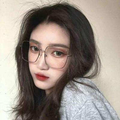 可爱甜美风格的小清新眼镜控女生微信头像萌萌的小仙女