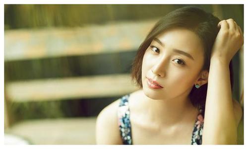 高颜值貌美如花被称为氧气美女高艺涵拥有成熟甜美的外形