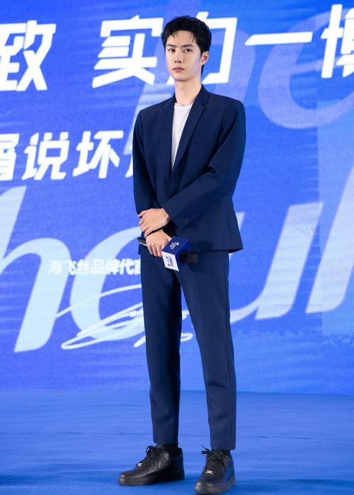 24 王一博】品牌代言人@uniq-王一博 现身海飞丝