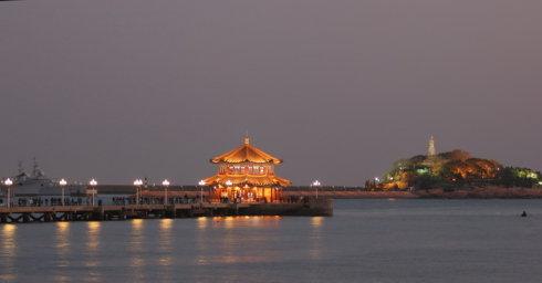 青岛栈桥夜景