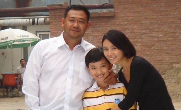 看到姜文与姜武的妻子,就知道兄弟俩的品味差距有多大