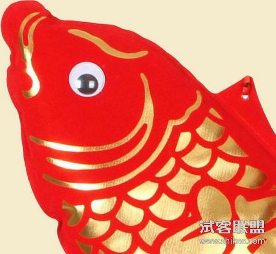 金色的鱼鳞很亮,做工精心,非常喜欢,可以