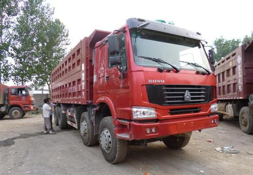 本图片来自齐鲁二手工程车交易市场提供的出售二手豪沃前四后八自卸车