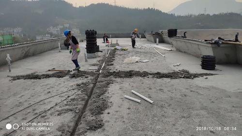 14#楼屋面排气管安装