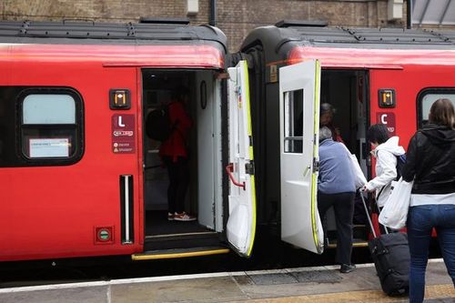 一个有历史,有故事的地方,英国,爱尔兰春天里的行走(二) 英国火车车厢