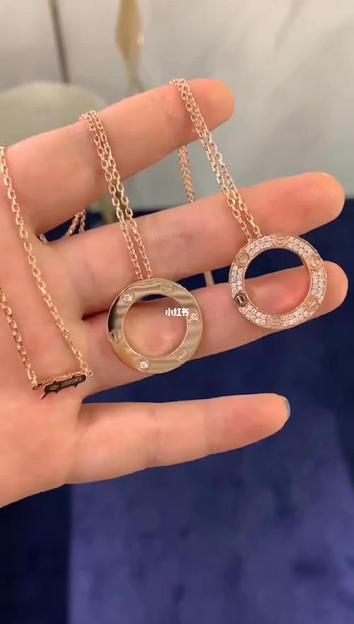 卡地亚love 大饼项链_项链_卡地亚怎么样_卡地亚love项链_时尚_配饰