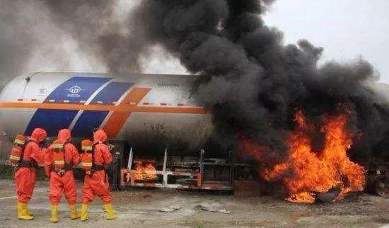 容器受到热源影响(如车辆燃烧),引起罐体压力升高,造成罐体爆炸或安全