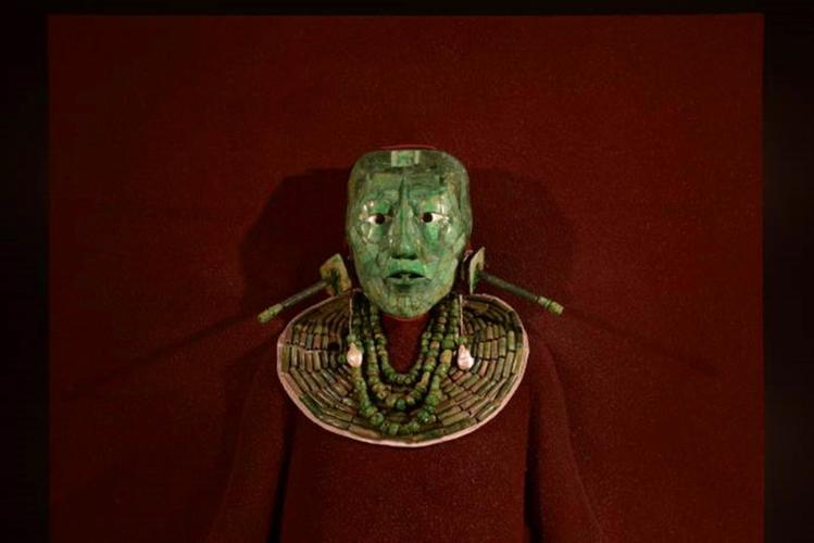 巴加尔二世的玉石面具