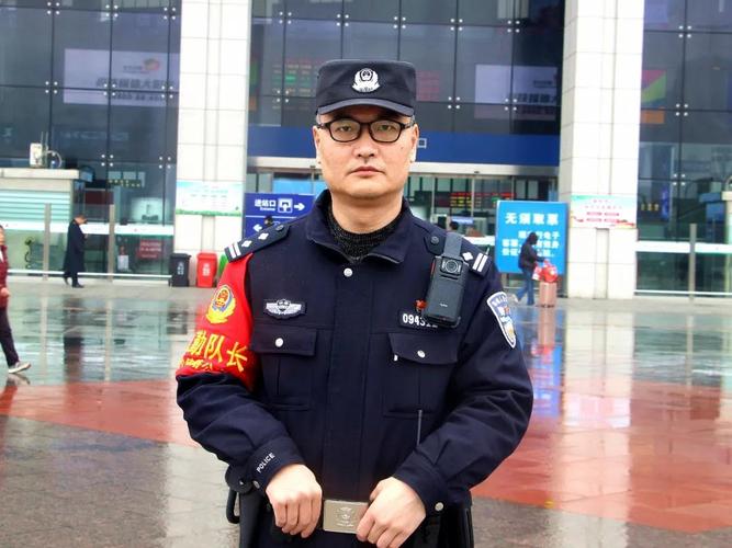 20多年警察生涯,张斌始终奋战在第一线,从一个青涩的侦查员一步步
