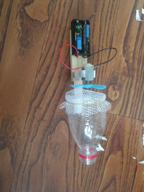 陈泊廷的科学实验:自制吸尘器