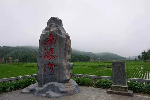 南泥湾开荒和杨家岭讲话的手抄报 童话的手抄报