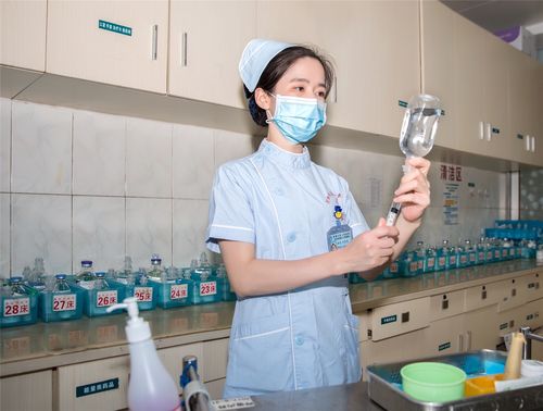 她是一位普通的护士
